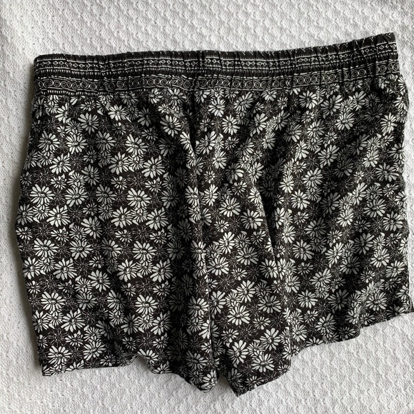 2 Shorts: one BEBOP Sz M & one CYNTHIA ROWLEY Sz S - Picture 3 of 8